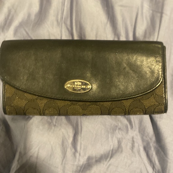 Coach bags and wallet. . - Picture 7 of 8